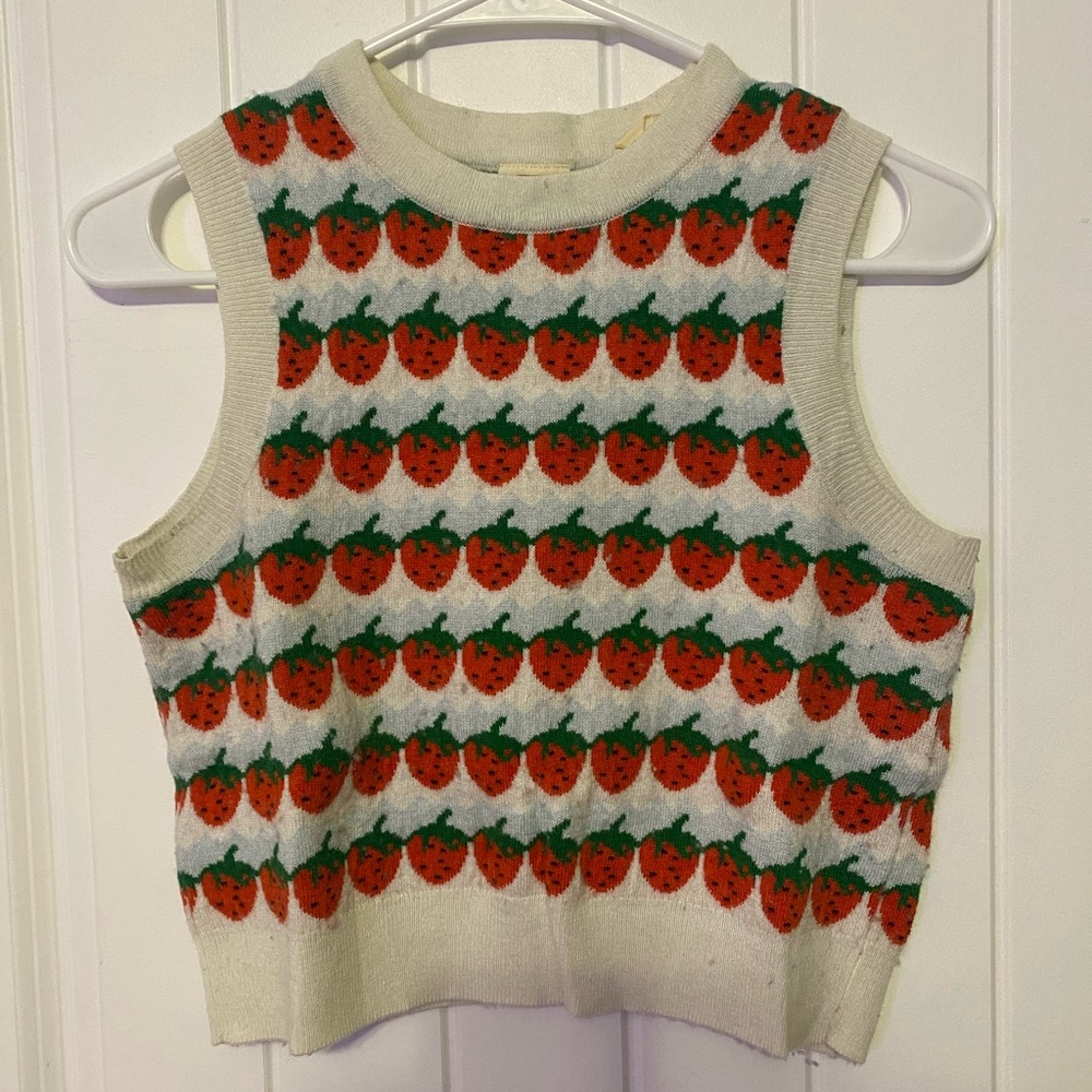 Levi’s XS Strawberry Sweater Vest